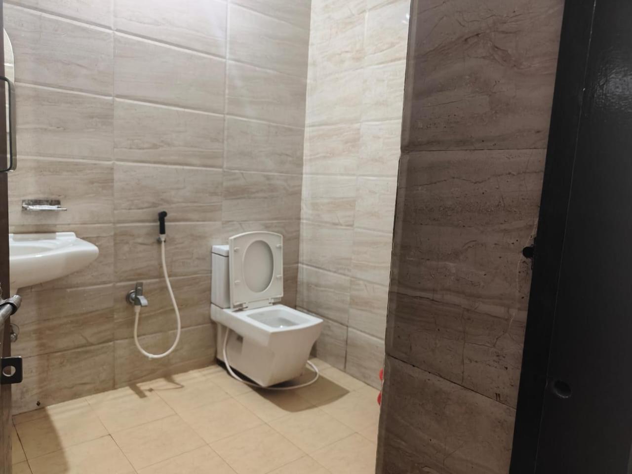 Emerald Euphoria The Luxury Stay Near Infocity Best Seller Bhubaneswar Dış mekan fotoğraf